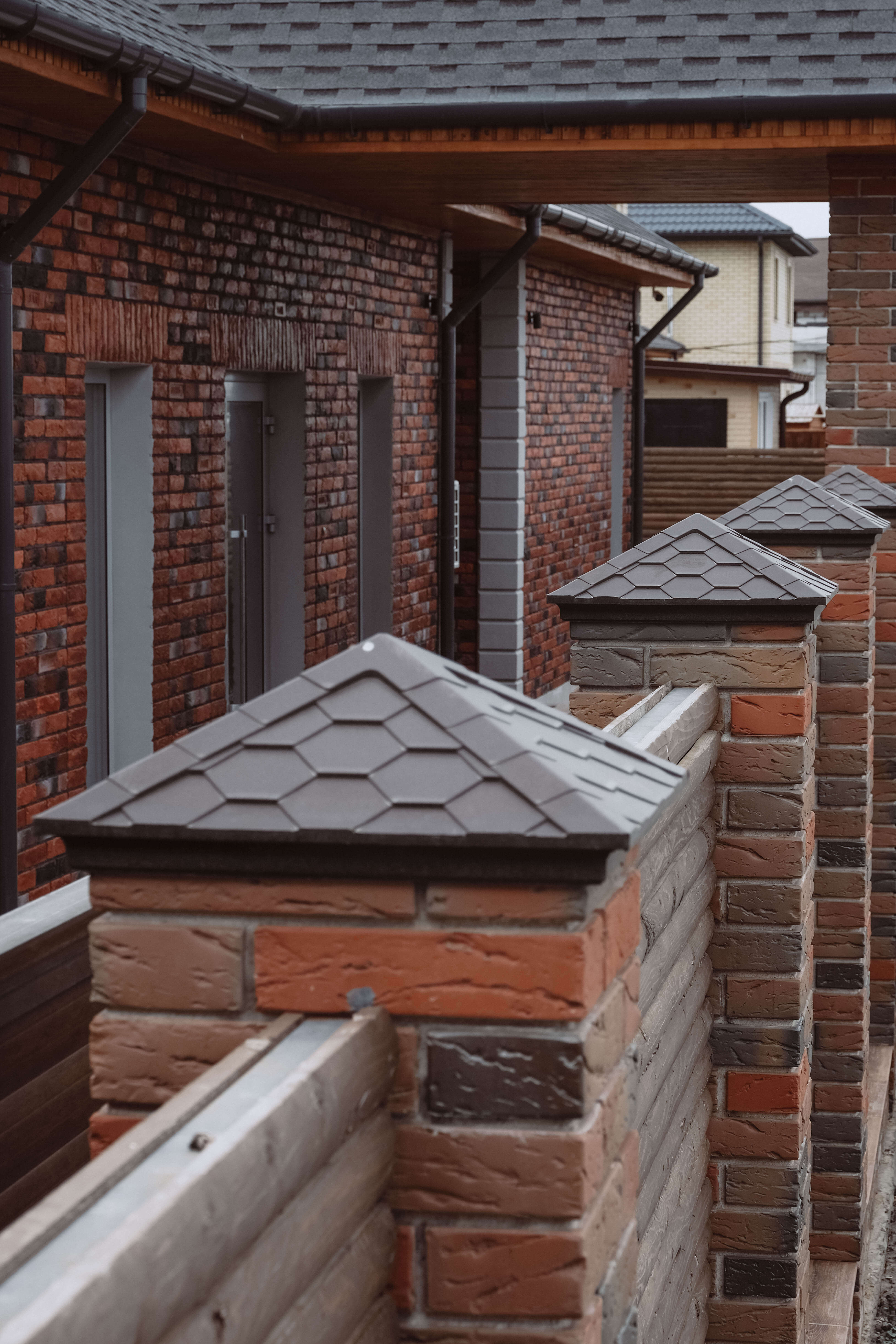 Колпак Zking Эверест Коричневый на столб 1.5х1.5 кирпича (390х390мм) в Саяногорске фото